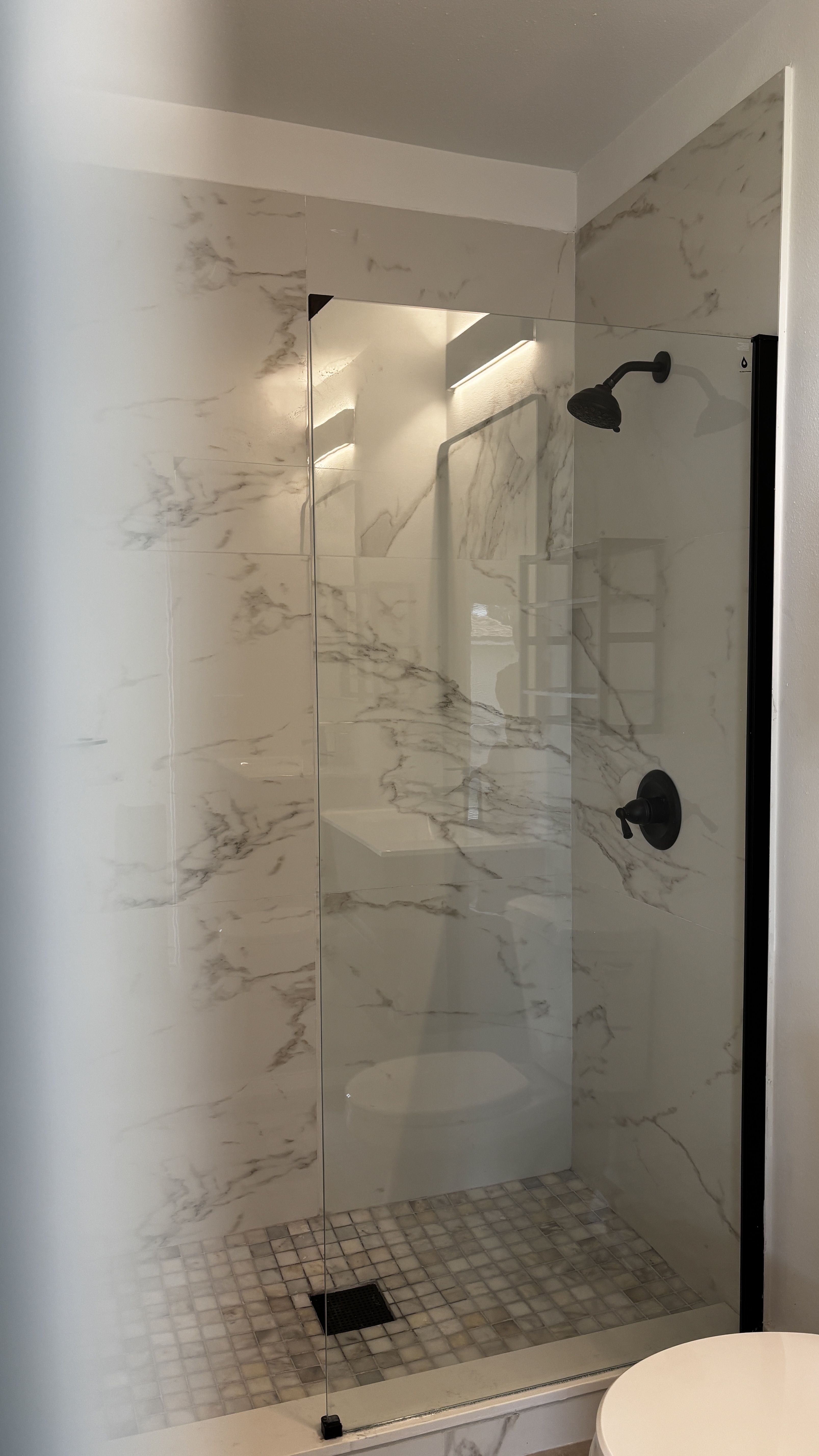 Potter PRC - Ducha Walk-In en Mármol Calacatta